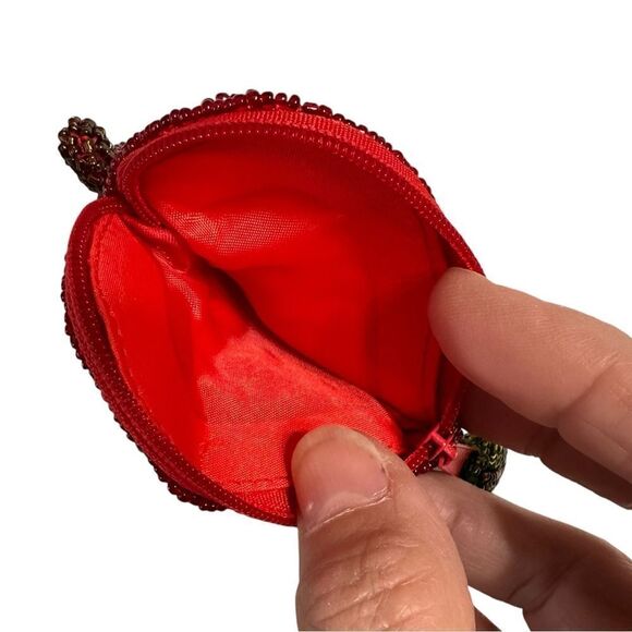 Vintage glass beaded red and green Apple change purse - Picture 6 of 7